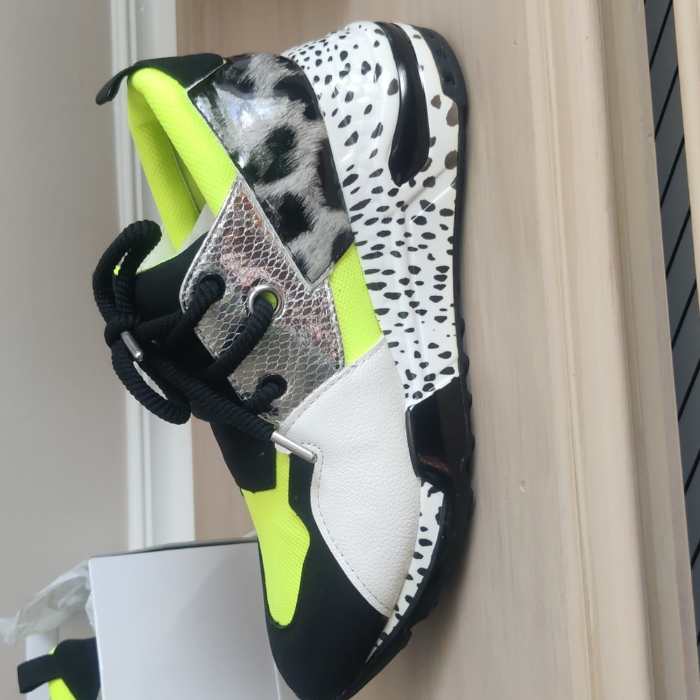 Steve Madden Neon Green Cliff sneaker size 8